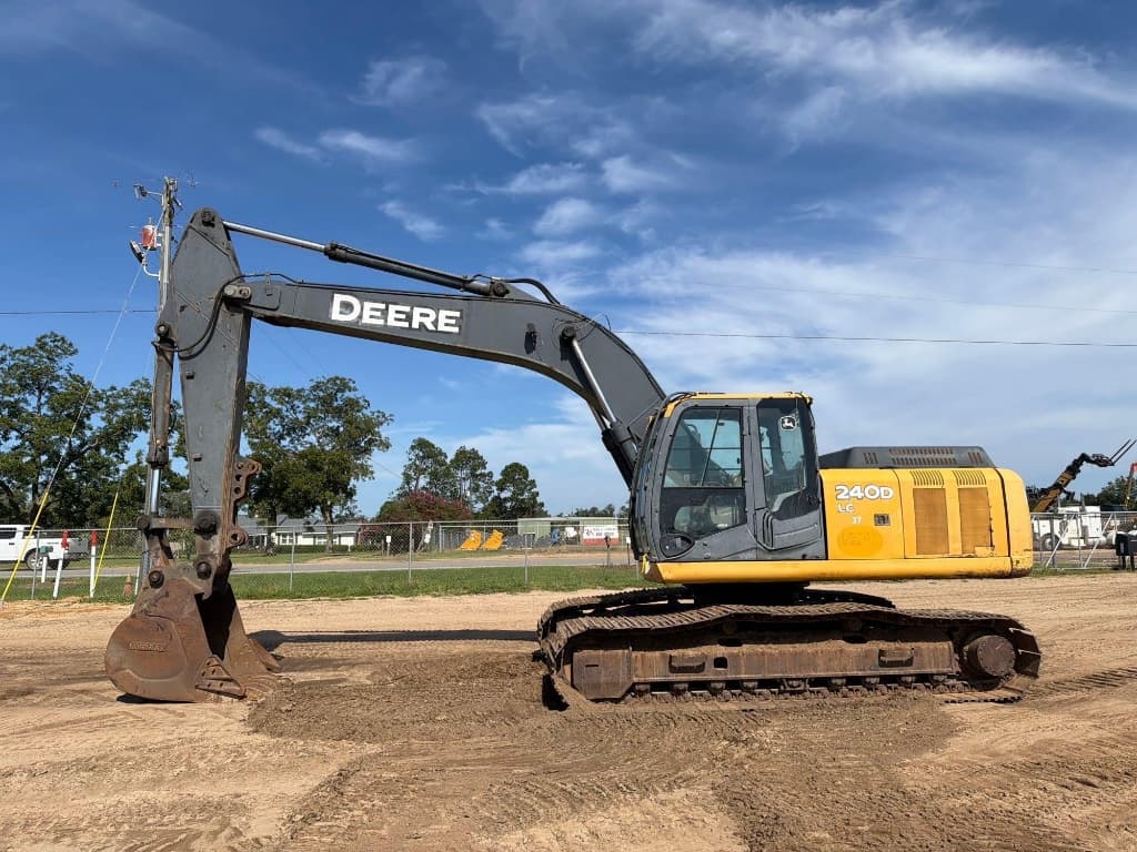 2007 JOHN DEERE 240D LC â€” photo 1